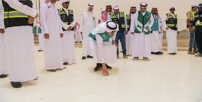 Saleh_Al_Jasser_inspecting_roads
