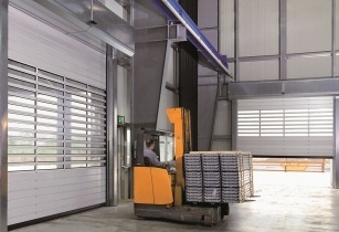 H?rmann?s new spiral high speed door, HS 7030 PU, boasts specifically designed non-contact roll-up technology. (Image source: H?rmann)