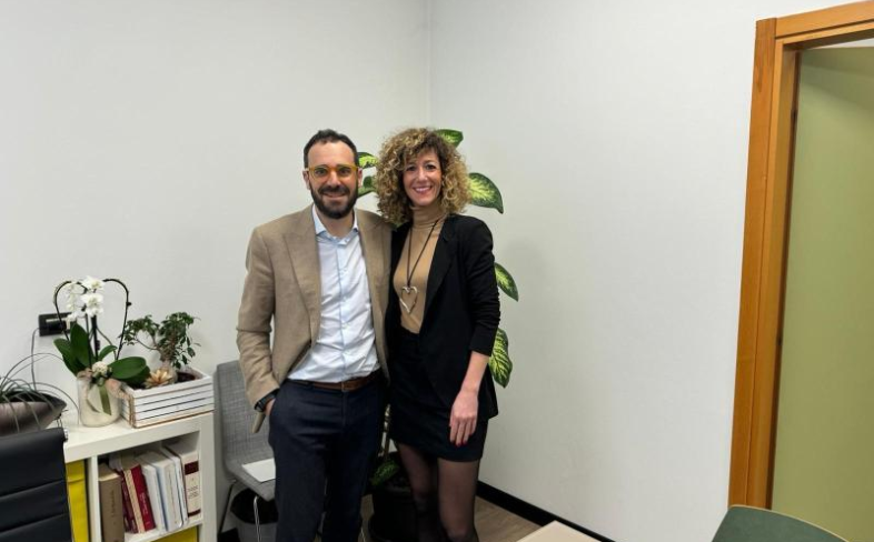 Mario Carraro and Laura Curioni, signing deal. 