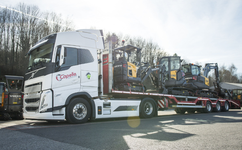 Electric truck to transport vehicles. 